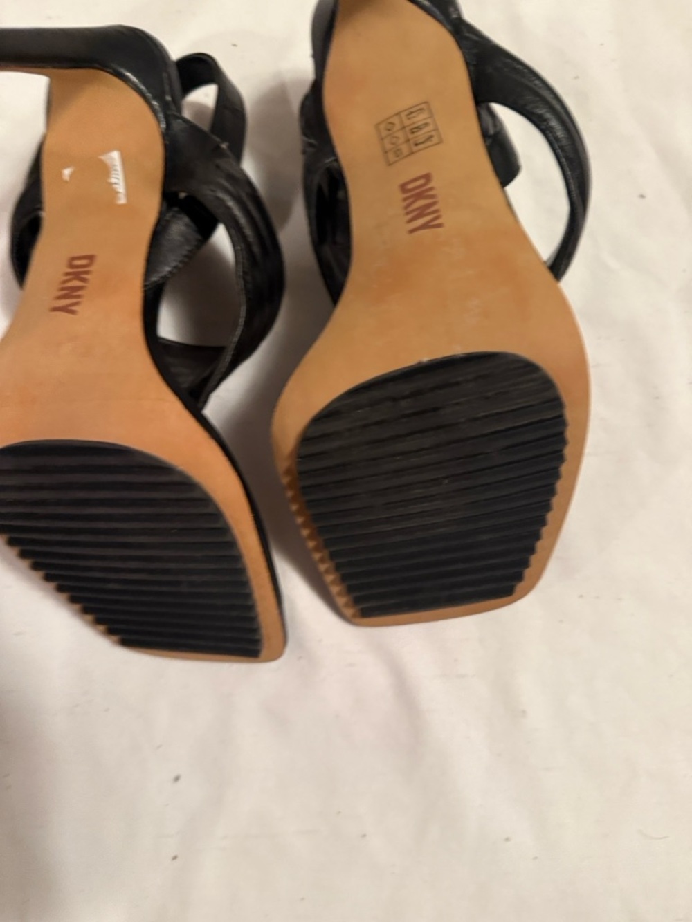DKNY Ranae slingback sandals featuring quilted leather - Picture 6 of 8